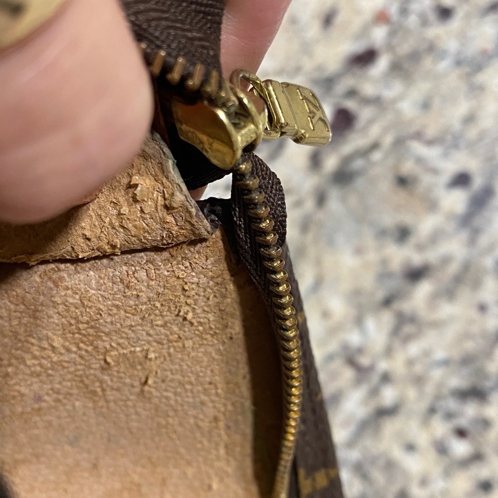 Louis Vuitton Brown Monogram PM Bucket pouch - Picture 5 of 5